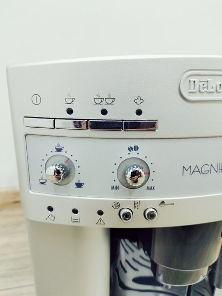 Кофемашина DeLonghi Magnifica ESAM3200 S 000039481 фото