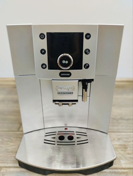 Кавомашина Delonghi Perfecta Cappuccino ESAM5500 S 1350W sn 30821 000047529 фото