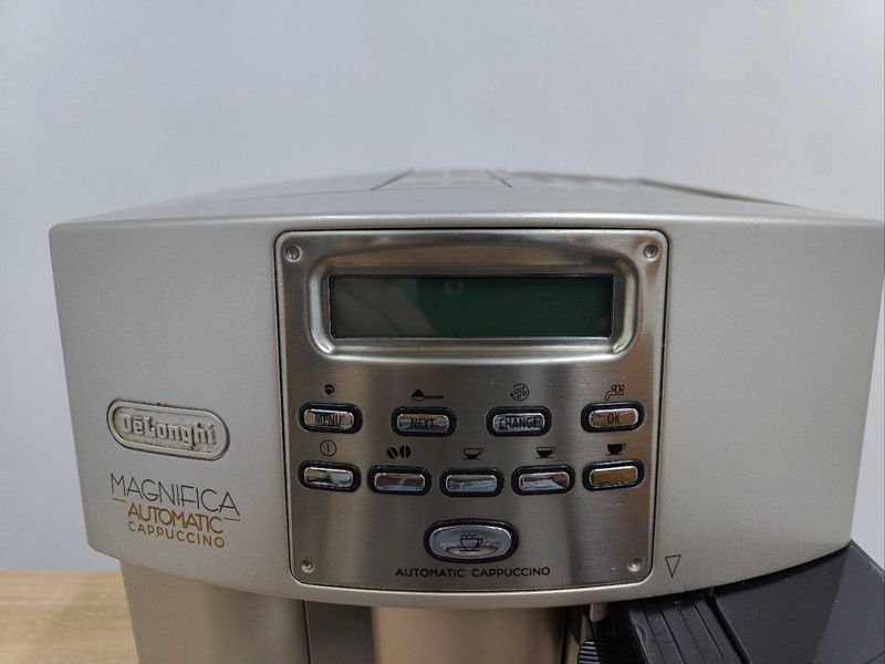 Кофемашина DeLonghi ESAM3500 S 1350W sn 91617 000049617 фото