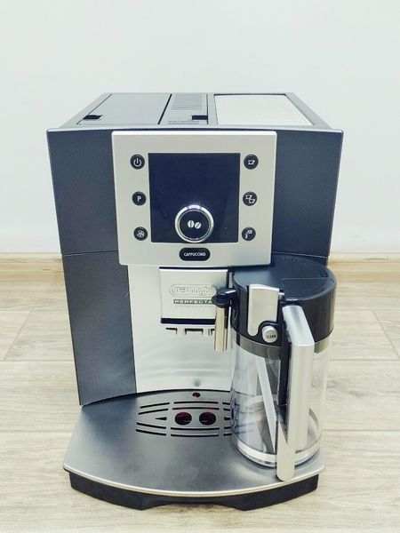 Кавомашина DeLonghi Perfecta Cappuccino ESAM5500 T 1350w sn 14319 000021836 фото