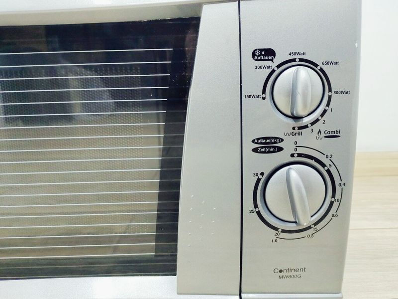 Мікрохвильова піч Continent MW800G 1300w гриль 1000w 01447713 000041849 фото