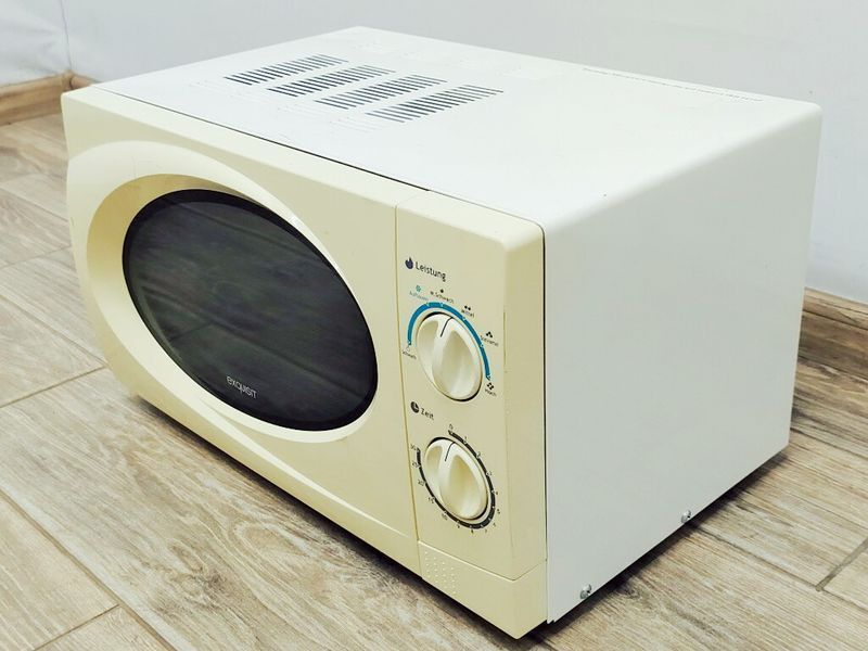 Мікрохвильова піч Exquisit MW 1780W 1200w sn S210W00216 000040624 фото