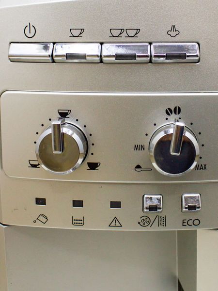 Кавомашина DeLonghi ESAM03 120 S 1450w sn 34621 000028886 фото