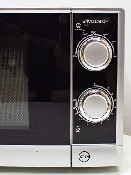 Мікрохвильова піч SilverCrest SMW 700 B1 1200w sn 008078 000029161 фото