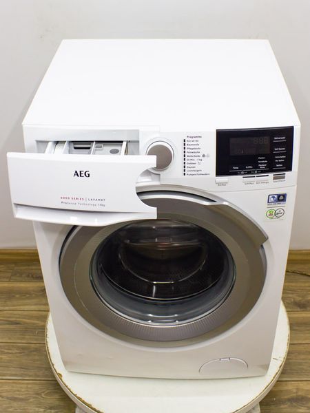 Стиральная машина AEG L6FBA68 000031788 фото