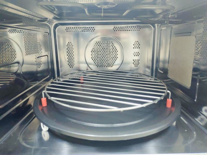 Мікрохвильова піч Ambiano MD 17500 1500w гриль 1100w sn 0394219 000043501 фото