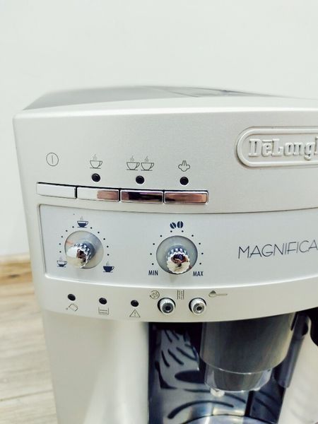 Кофемашина DeLonghi Magnifica ESAM3200 S 000021197 фото