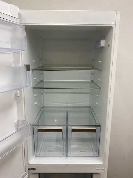 Холодильник двокамерний Electrolux EN3449JFW 117W 226+72л sn 43710046 n 418 000048803 фото