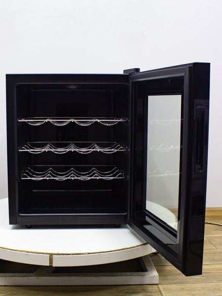 Холодильник винний Tristar WR 7516 70w 48л сток (без коробки) LPNHF000413631 147е 000032526 фото