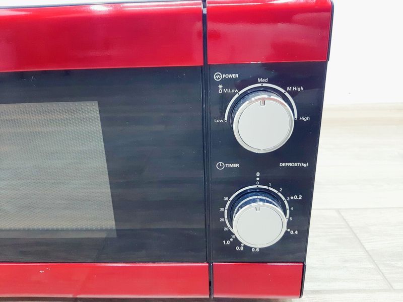 Мікрохвильова піч Tesco M13R 1150w sn 130818 000037167 фото