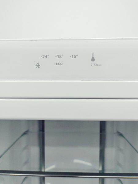 Морозильна камера Electrolux EUE7000W 223л 180w sn 80240035 000039406 фото