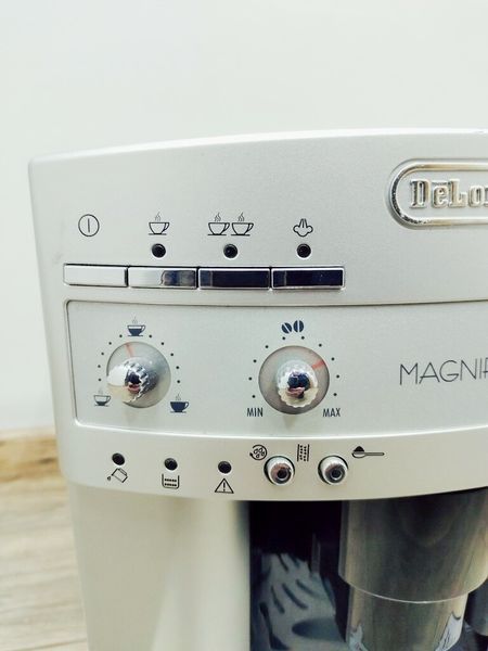 Кофемашина DeLonghi Magnifica ESAM3200 S 000036103 фото