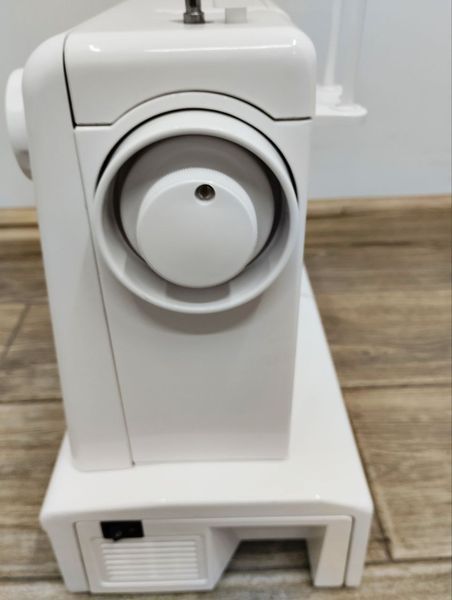 Швейная машина AEG NM1600 70W 000047878 фото