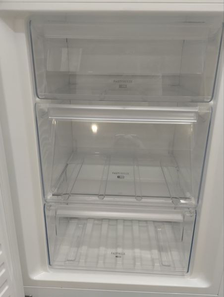 Холодильник Electrolux LNT5TF37W2 117W 258+78л sn 117300001 n 447 000049376 фото