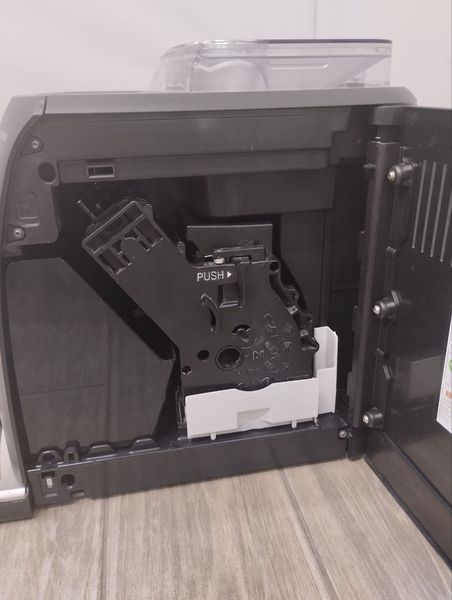 Кофемашина Saeco Intelia EVO HD8751 1850W sn TW901445774027 000046338 фото