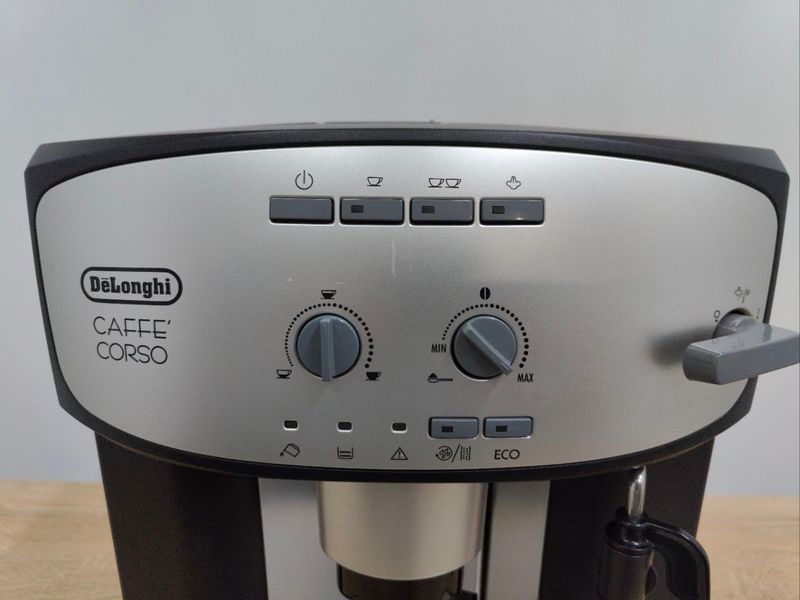 Кофемашина Delonghi Magnifica 1450W sn 80626 000049683 фото