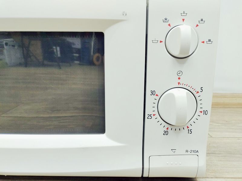 Мікрохвильова піч Sharp R 210AW 1300w sn 9809188012 000038699 фото