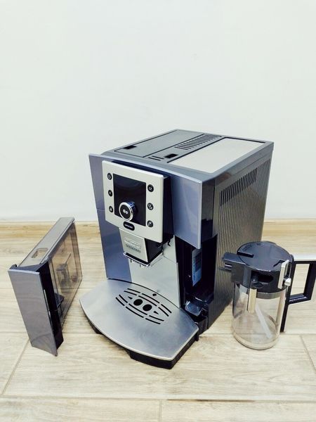 Кавомашина DeLonghi Perfecta Cappuccino ESAM5500 B 1350w sn 14119 000021842 фото