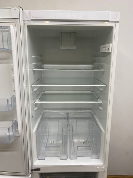 Холодильник двокамерний Electrolux 245+76л 215W sn 30320043 n 424 000048809 фото