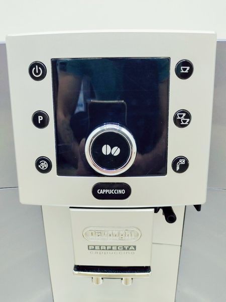 Кавомашина DeLonghi Perfecta Cappuccino ESAM5500 B 1350w sn 14119 000021842 фото