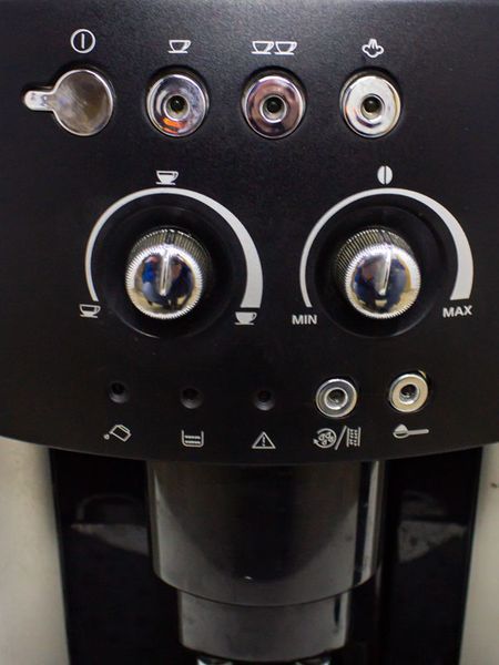 Кавомашина DeLonghi ESAM2200 S 1450w sn 20820 212023AB07070320154 000031833 фото