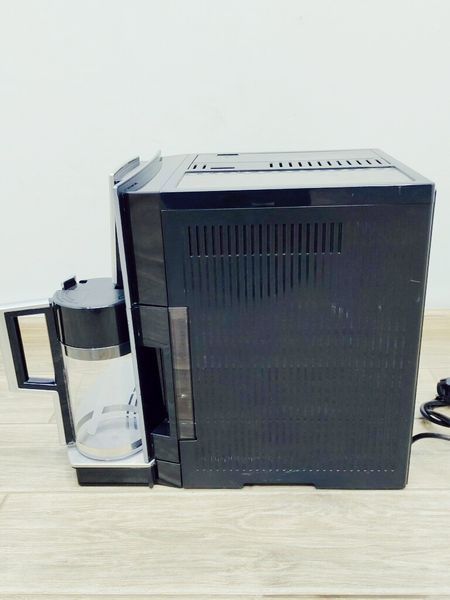 Кавомашина DeLonghi Perfecta Cappuccino ESAM5500 B 1350w sn 14119 000021842 фото
