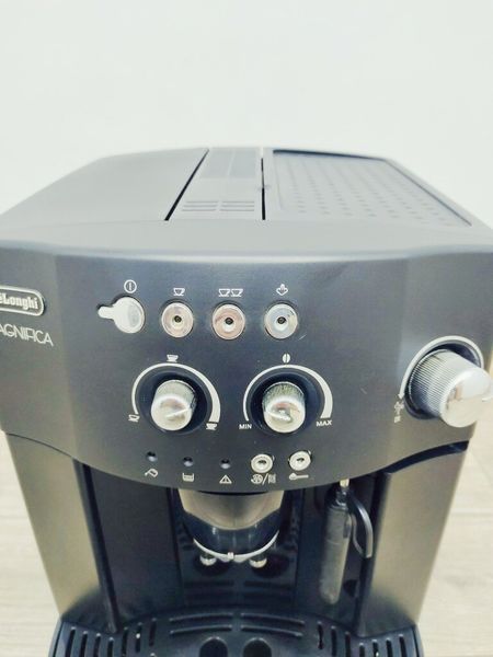 Кофемашина DeLonghi Magnifica ESAM4000 B 000021195 фото