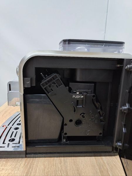 Кофемашина Saeco SUP037DR 1400W sn 9009SA440249545 000049621 фото