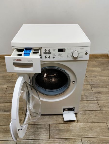 Стиральная машина Bosch WAQ28321 2400W 7кг sn 9205001575 000048187 фото