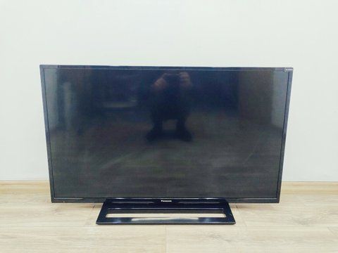 ТБ 40 Panasonic TX 40C300E LED Full HD 75w sn 27439804501071 000037644 фото