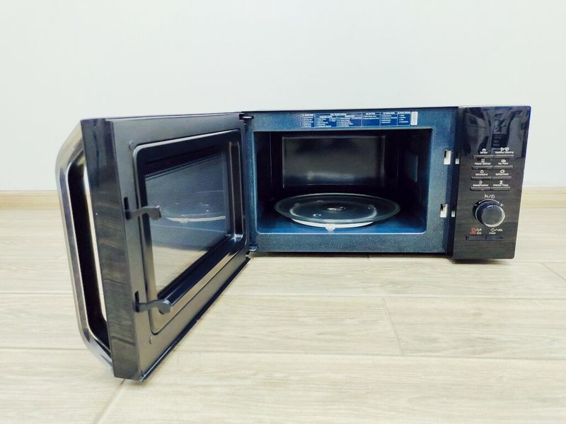 Мікрохвильова піч Samsung MS23H3125FK 1150w sn 07U27WDF300002T 000038715 фото