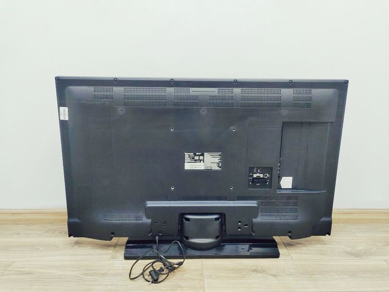 ТБ 40 Panasonic TX 40C300E LED Full HD 75w sn 27439804501071 000037644 фото