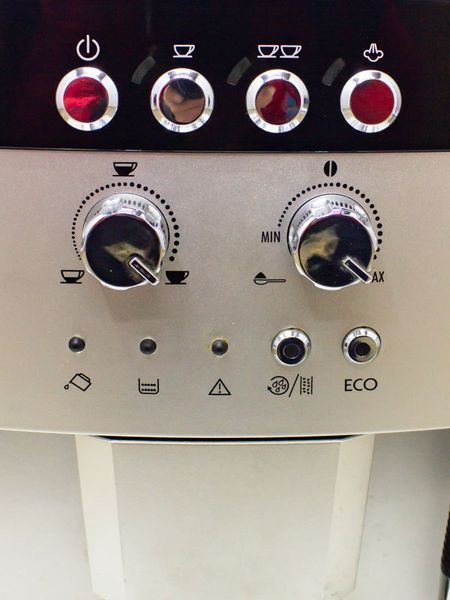 Кавомашина DeLonghi ESAM04 110 S 1450w sn 21820 212083DQ12050410159 000032287 фото