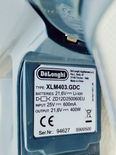 Пылесос вертикальный DeLonghi XLM403 GDC 400w 600 mAh 500мл 000032541 фото