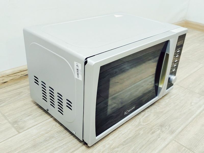 Мікрохвильова піч Bomann MWG 2228 CB 1050w гриль 1000w sn 19590 000042859 фото