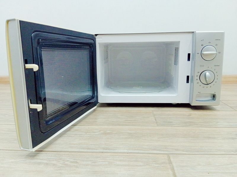 Мікрохвильова піч Privileg 30698 1200w sn DJ05200423 000039611 фото