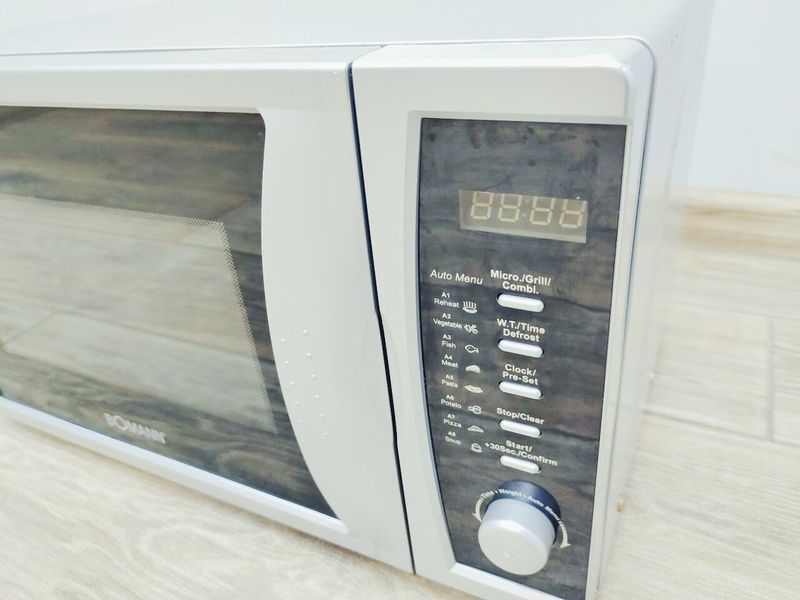 Мікрохвильова піч Bomann MWG 2228 CB 1050w гриль 1000w sn 19590 000042859 фото