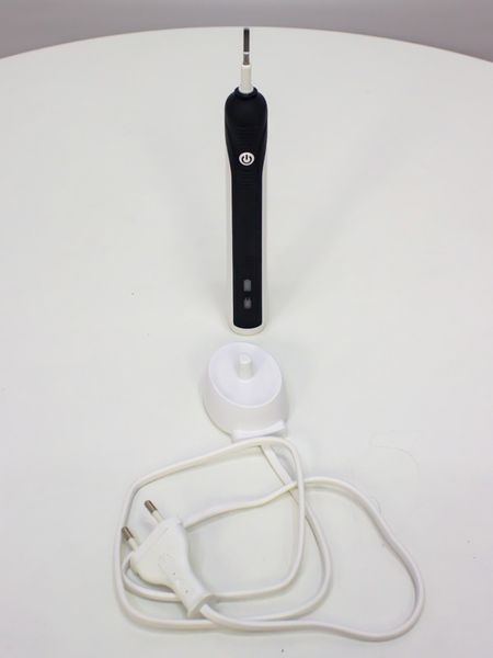 Зубна щітка електрична Braun Oral B PRO 750 3757 новий (не комплект) LPNHE364618628 33е 000014510 фото