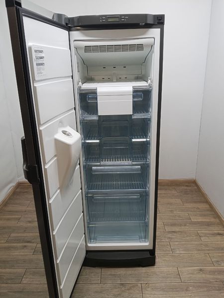 Морозильная камера Electrolux EUFG29800X 240W 252л sn 94310035 n533 000051098 фото