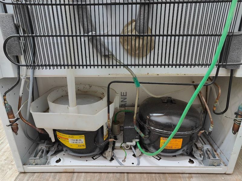 Холодильник Electrolux ERB35253W 150W 224+87л sn 74608387 n652 000053321 фото