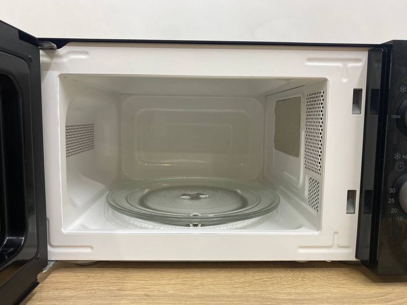 Мікрохвильова піч Ambiano 700W sn GZMW24A2353465 000048489 фото