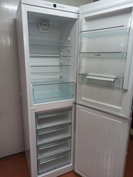 Холодильник двухкамерный Miele KFN 29142 DWS 000035058 фото