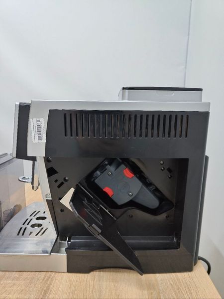 Кофемашина DeLonghi ESAM23420SB 1450W sn 83126 000049616 фото