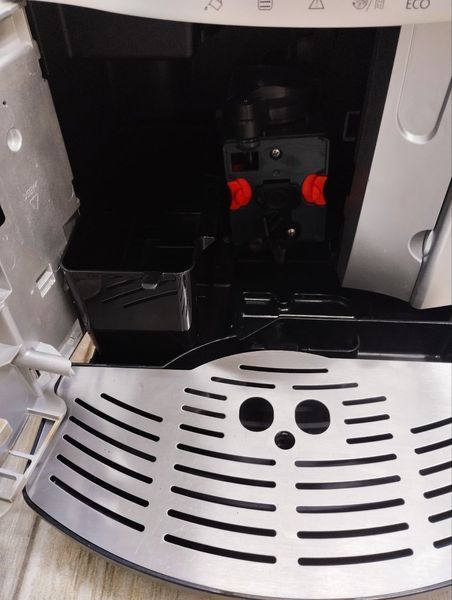Кофемашина Delonghi Magnifica ESAM4200S 1450w sn 12919 000047546 фото