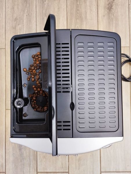 Кофемашина Delonghi Magnifica ESAM4200S 1450w sn 12919 000047546 фото