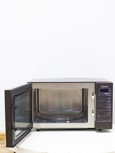Мікрохвильова піч Panasonic NN K657CB 1470w гриль 1230w sn U97030495 000031590 фото