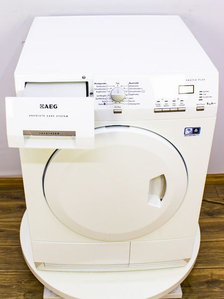 Сушильна машина AEG T67680IH3 1000W 8 кг sn 60138862 000019301 фото