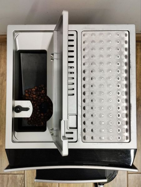 Кофемашина Delonghi Perfecta Cappuccino ESAM5708.5 1350w sn 53723 000047549 фото