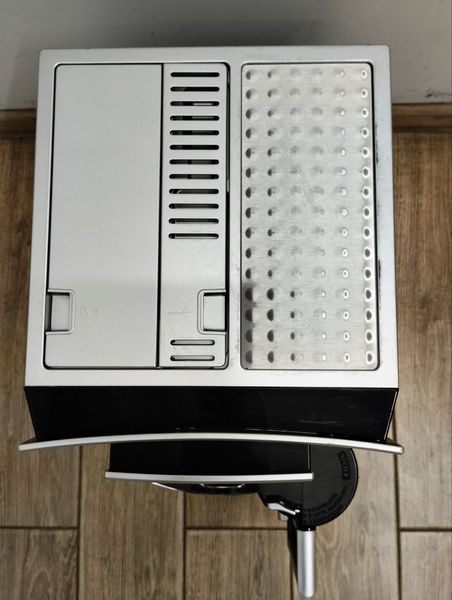 Кофемашина Delonghi Perfecta Cappuccino ESAM5708.5 1350w sn 53723 000047549 фото