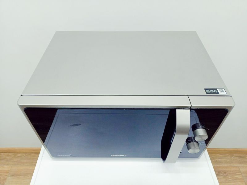 Мікрохвильова піч Samsung MS28F303EFS 1000w 28л sn 0A307WTTA00698 Silver 000043083 фото